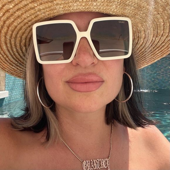 QUAY Almost Ready Polarized Sunglasses 
Ivory Frame Brown Gradient Lens Square - Picture 3 of 14